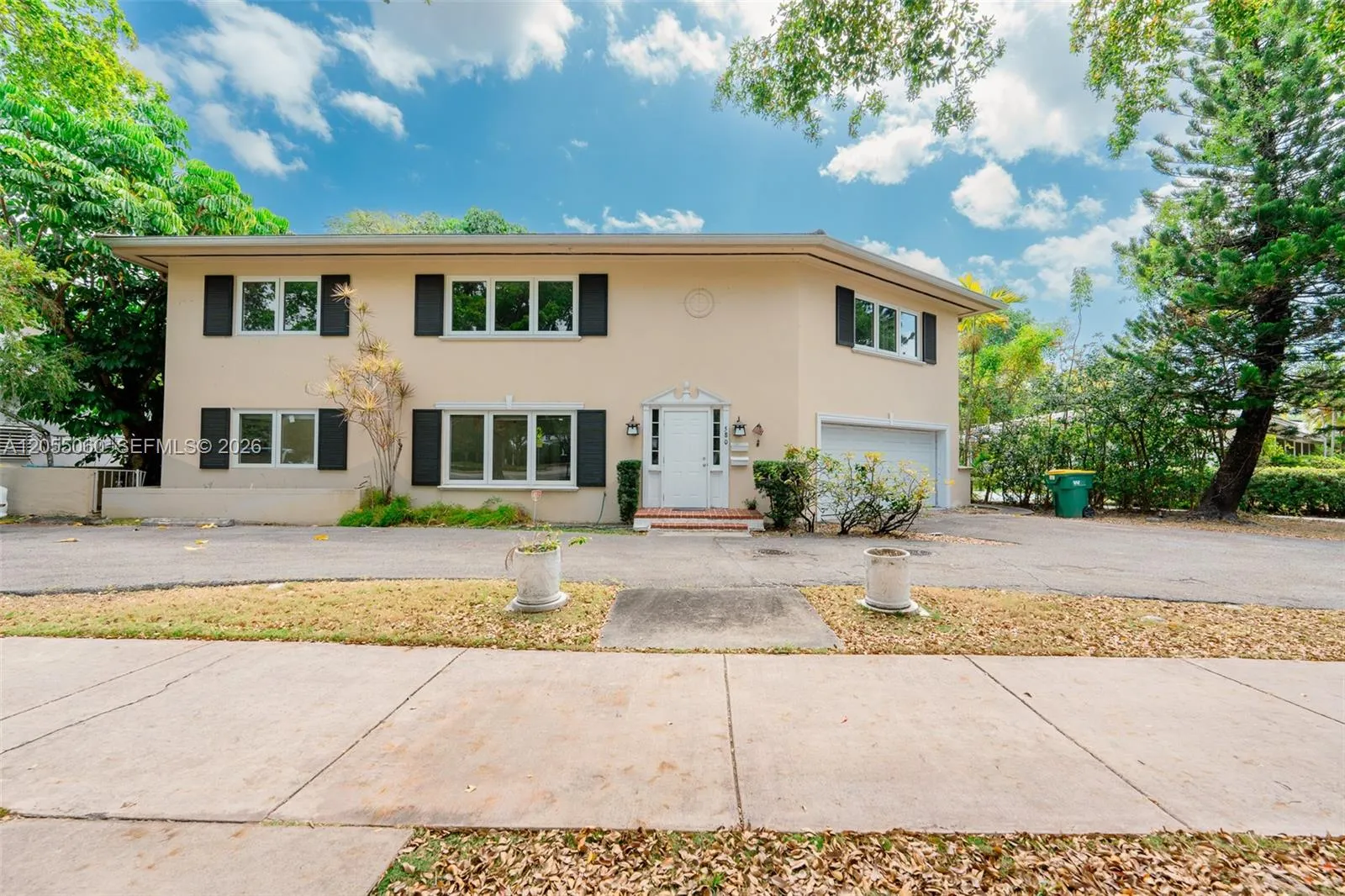 Foto de propiedad en 580 University Drive 2, Coral Gables, FL 33134 Coral Gables con MLS# 
