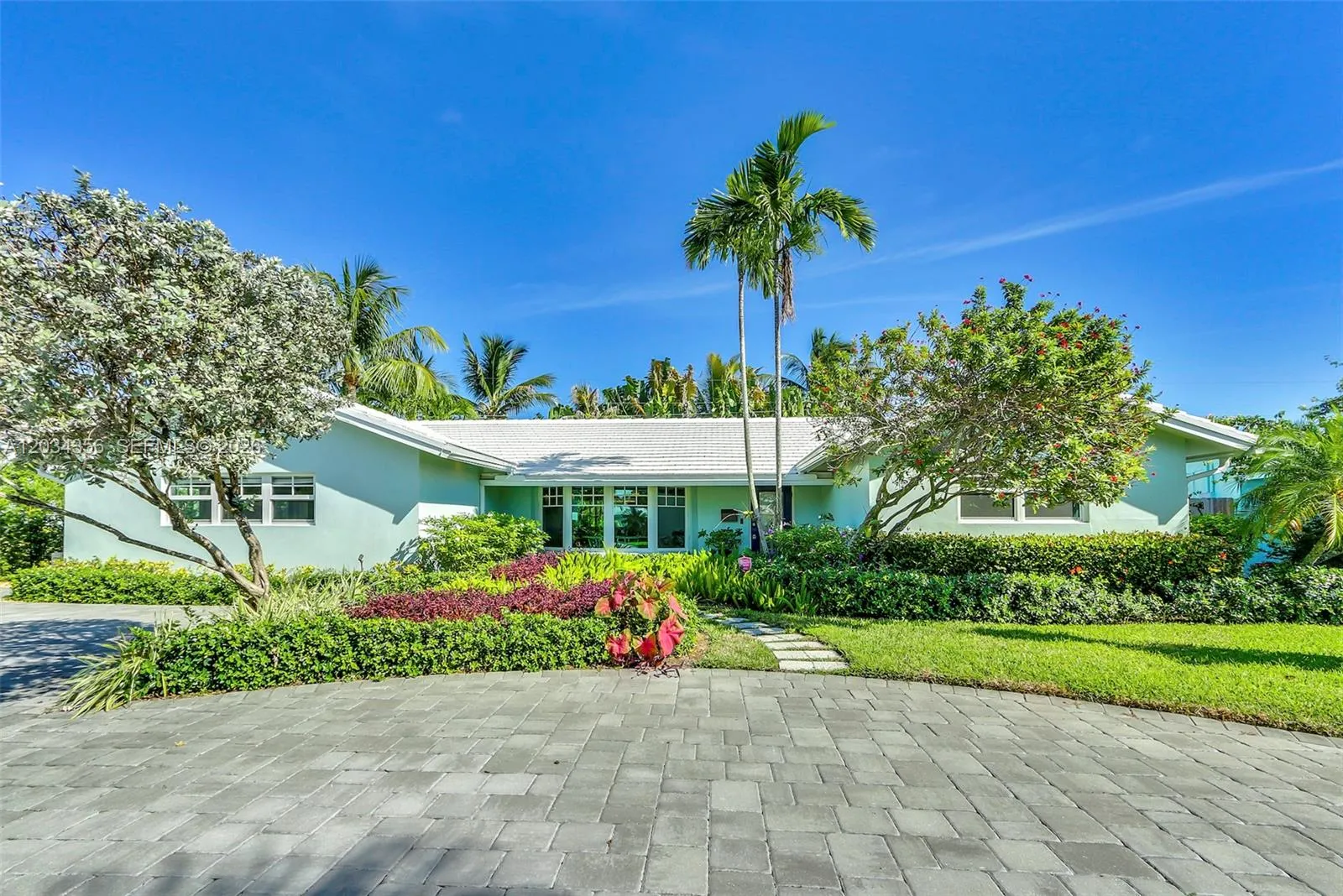 Foto de propiedad en 5800 NE 15th Avenue, Fort Lauderdale, FL 33334 Fort Lauderdale con MLS# 