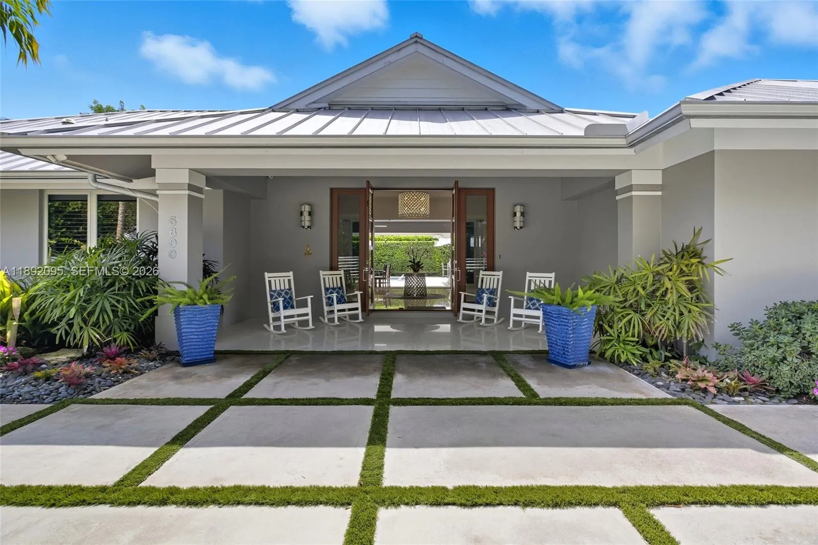 Foto de propiedad en 5800 SW 99th Terrace, Pinecrest, FL 33156 Pinecrest con MLS# 