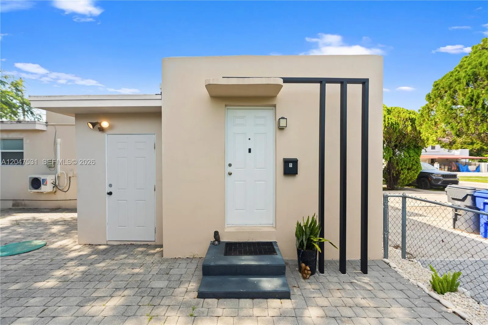 Foto de propiedad en 5800 Taylor Street 1, Hollywood, FL 33021 Hollywood con MLS# 