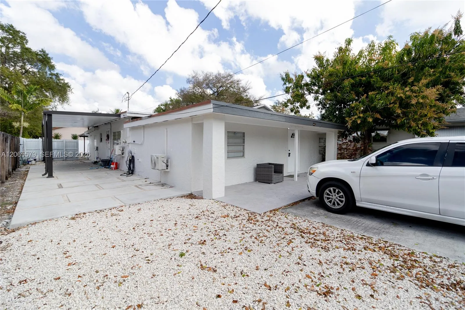 Foto de propiedad en 5803 Buchanan Street, Hollywood, FL 33021 Hollywood con MLS# 
