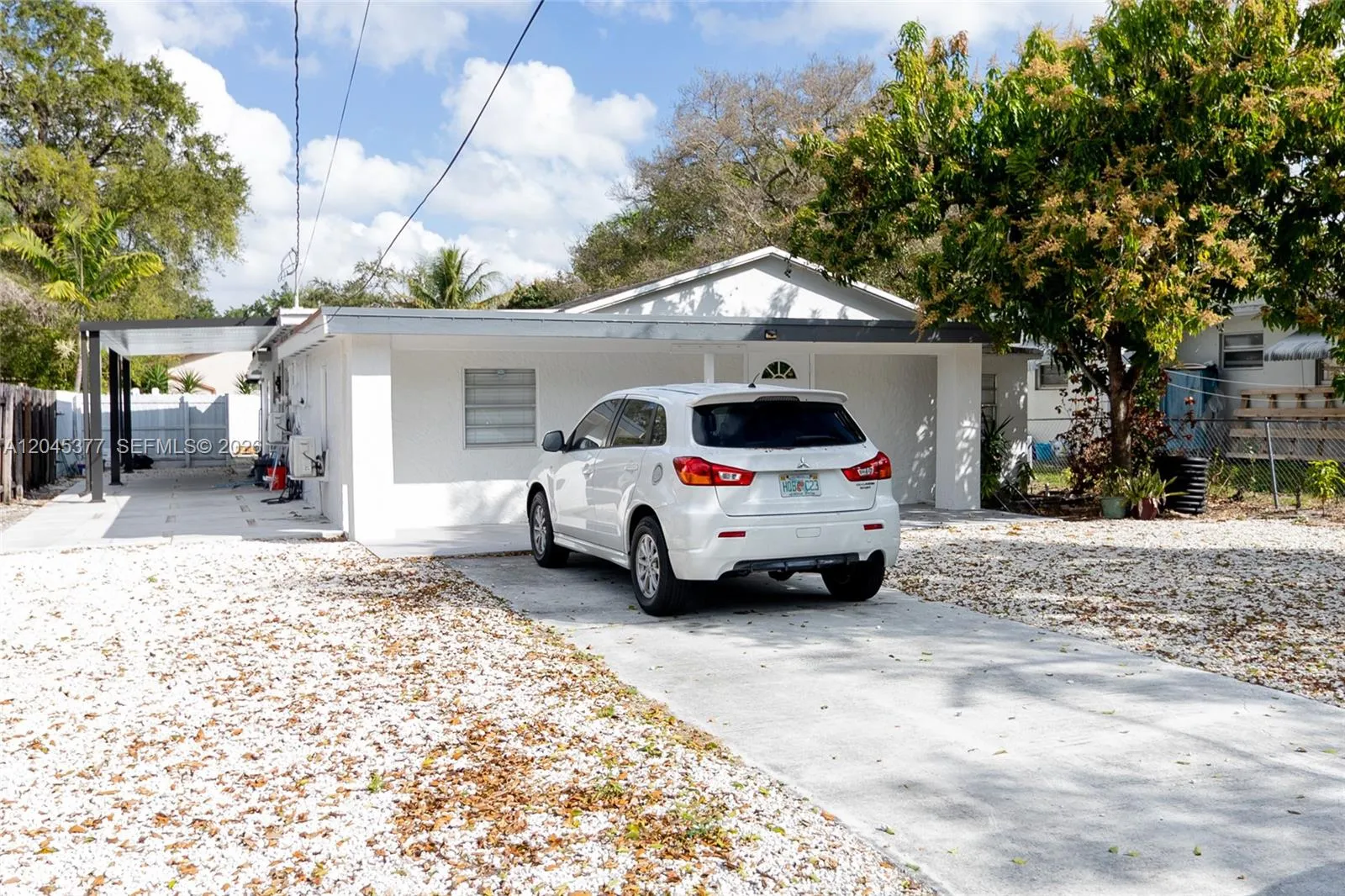 Foto de propiedad en 5803 Buchanan Street, Hollywood, FL 33021 Hollywood con MLS# 