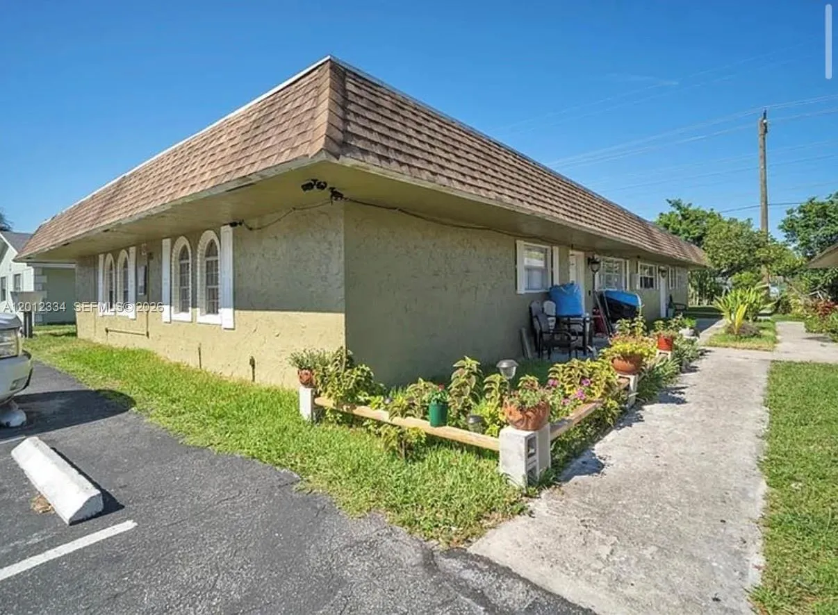 Foto de propiedad en 581 Kathy Lane D, Margate, FL 33068 Margate con MLS# 
