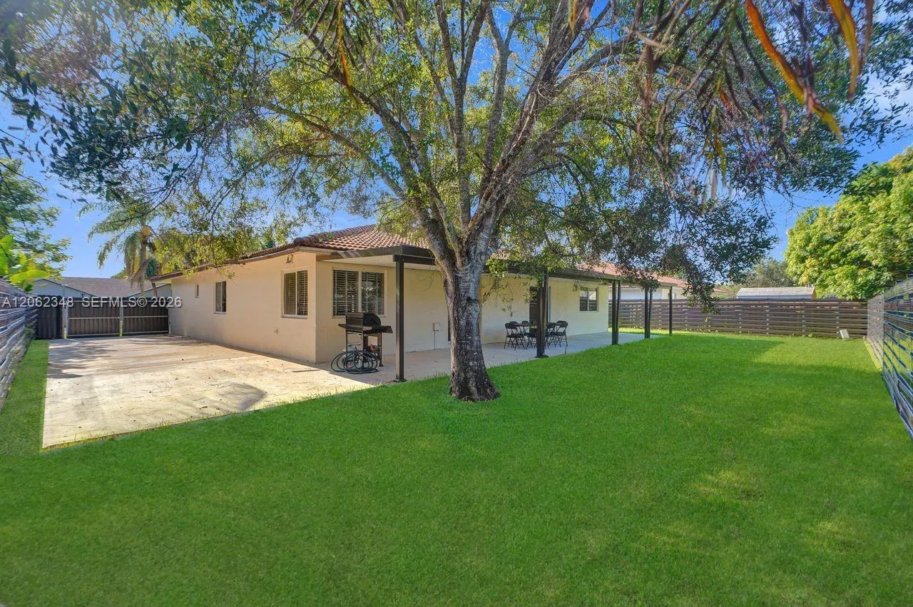 Foto de propiedad en 581 SW 169th Way, Weston, FL 33326 Weston con MLS# 