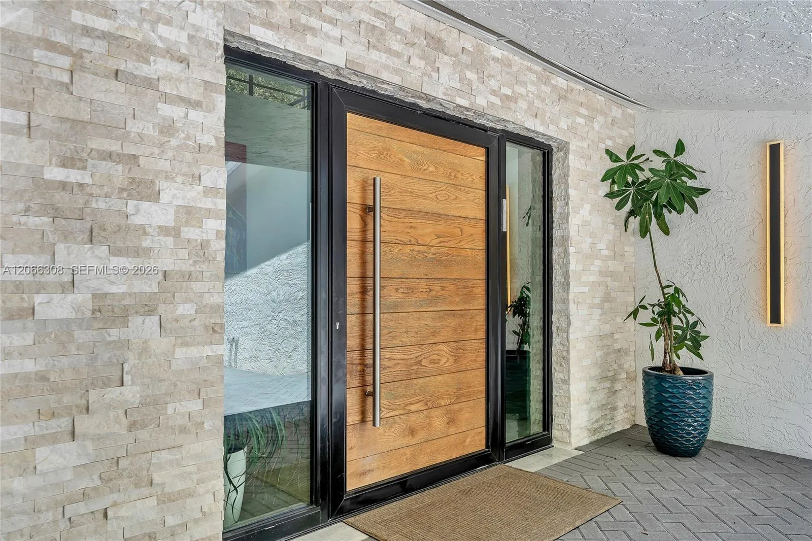 Foto de propiedad en 5811 SW 33rd Terrace, Hollywood, FL 33312 Hollywood con MLS# 