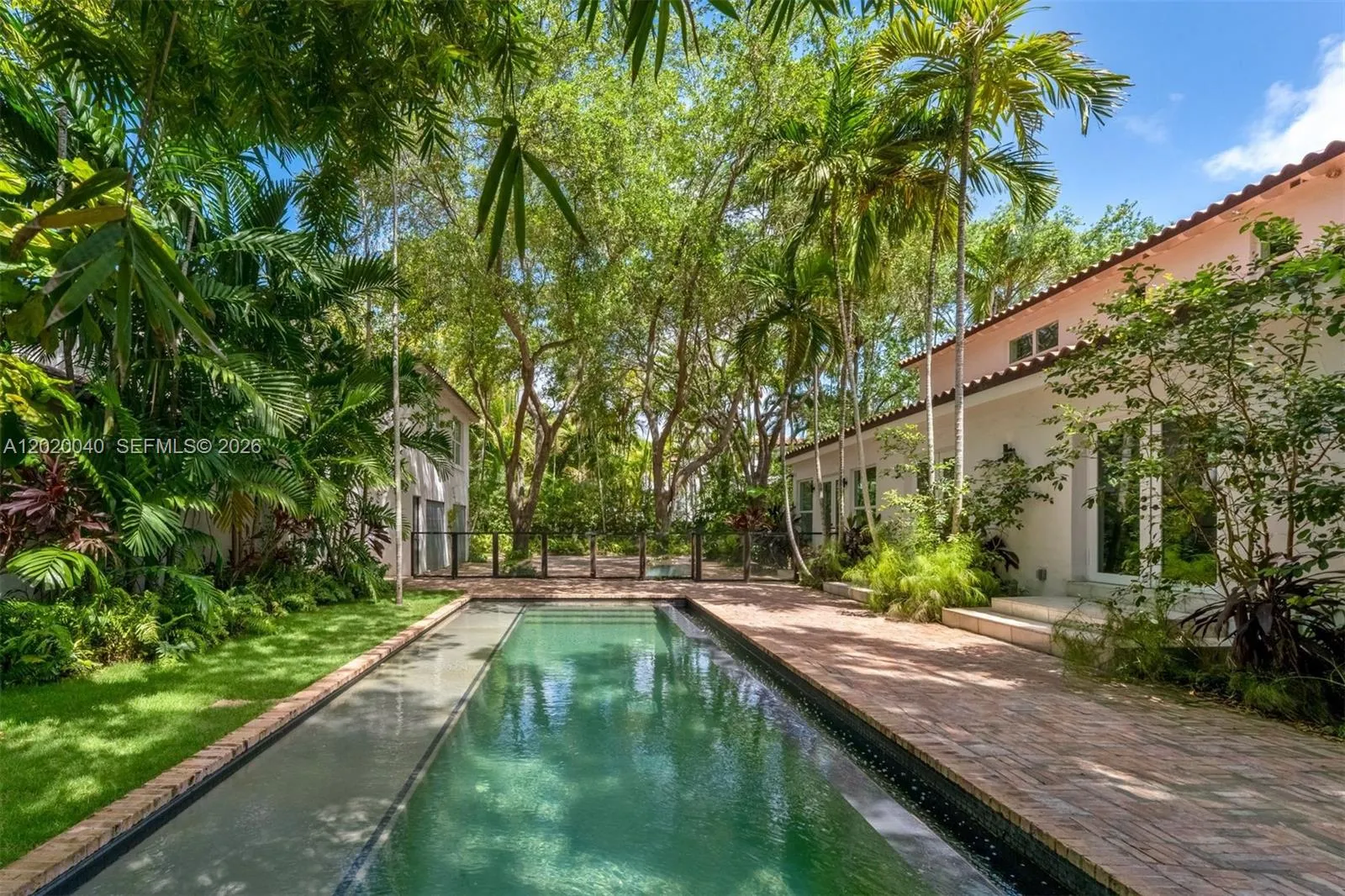Foto de propiedad en 5812 Alton Road, Miami Beach, FL 33140 Miami Beach con MLS# 
