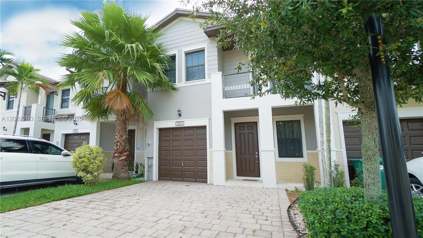 Foto de propiedad en 5815 NW 104th Path, Doral, FL 33178 Doral con MLS# 