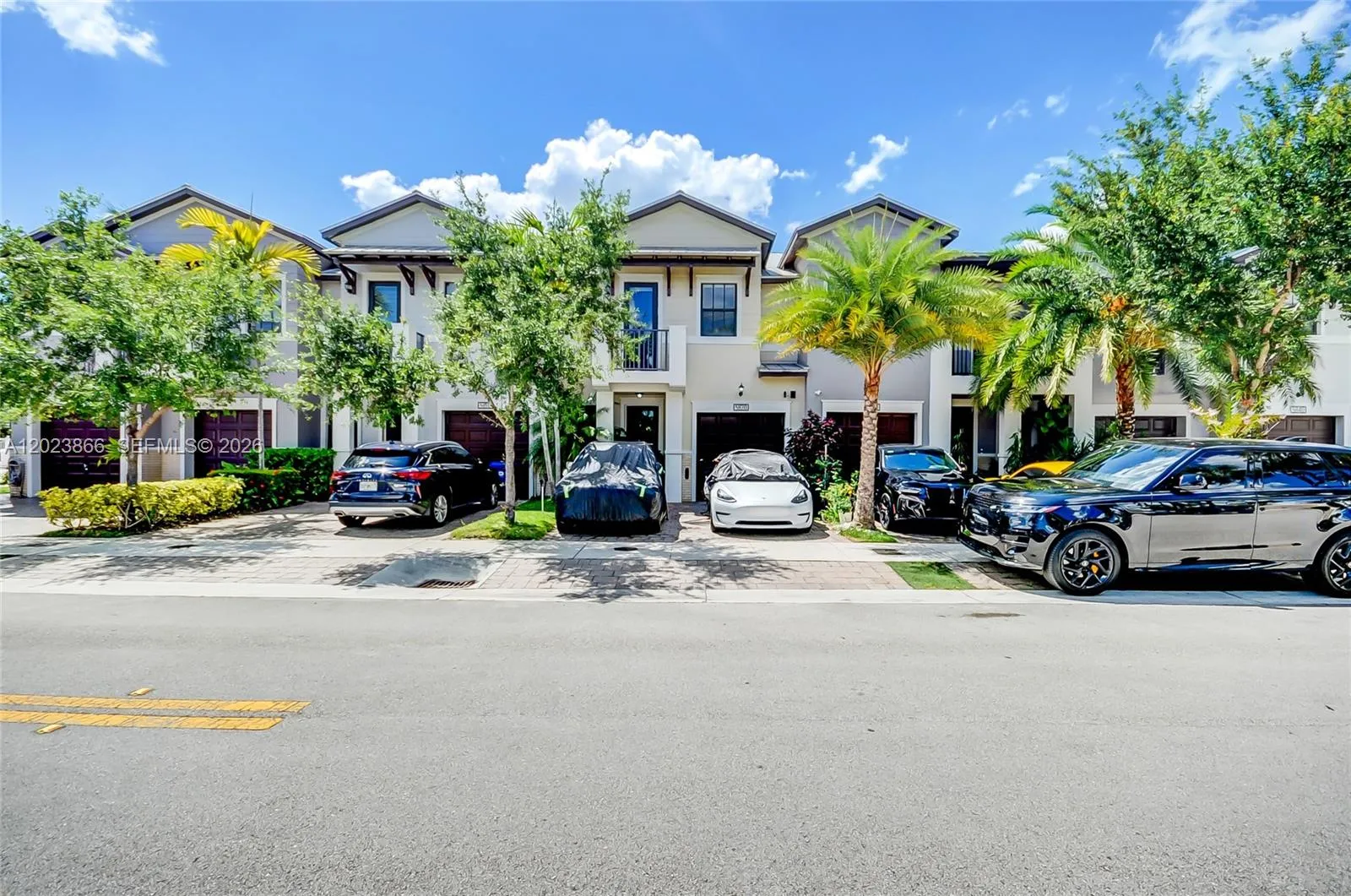Foto de propiedad en 5820 NW 104th Court, Doral, FL 33178 Doral con MLS# 