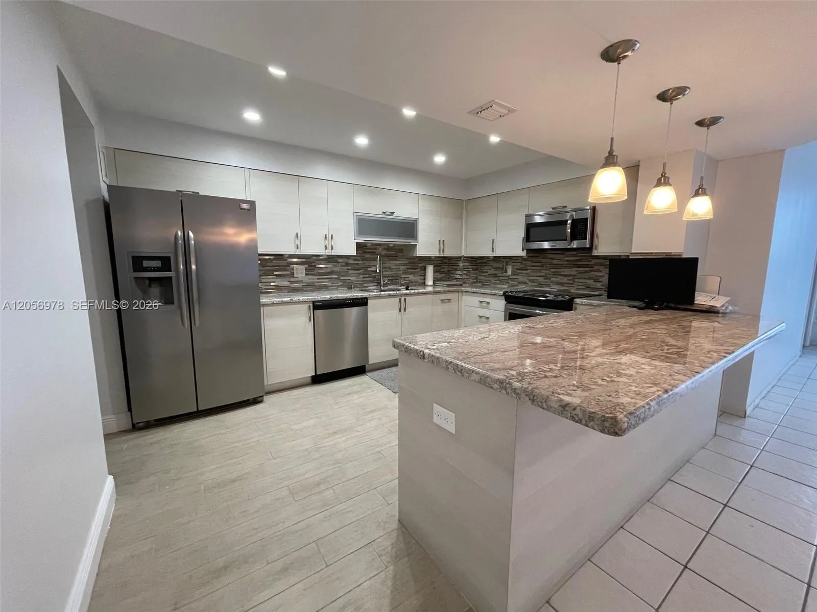 Foto de propiedad en 5825 Collins Avenue 7B, Miami Beach, FL 33140 Miami Beach con MLS# 