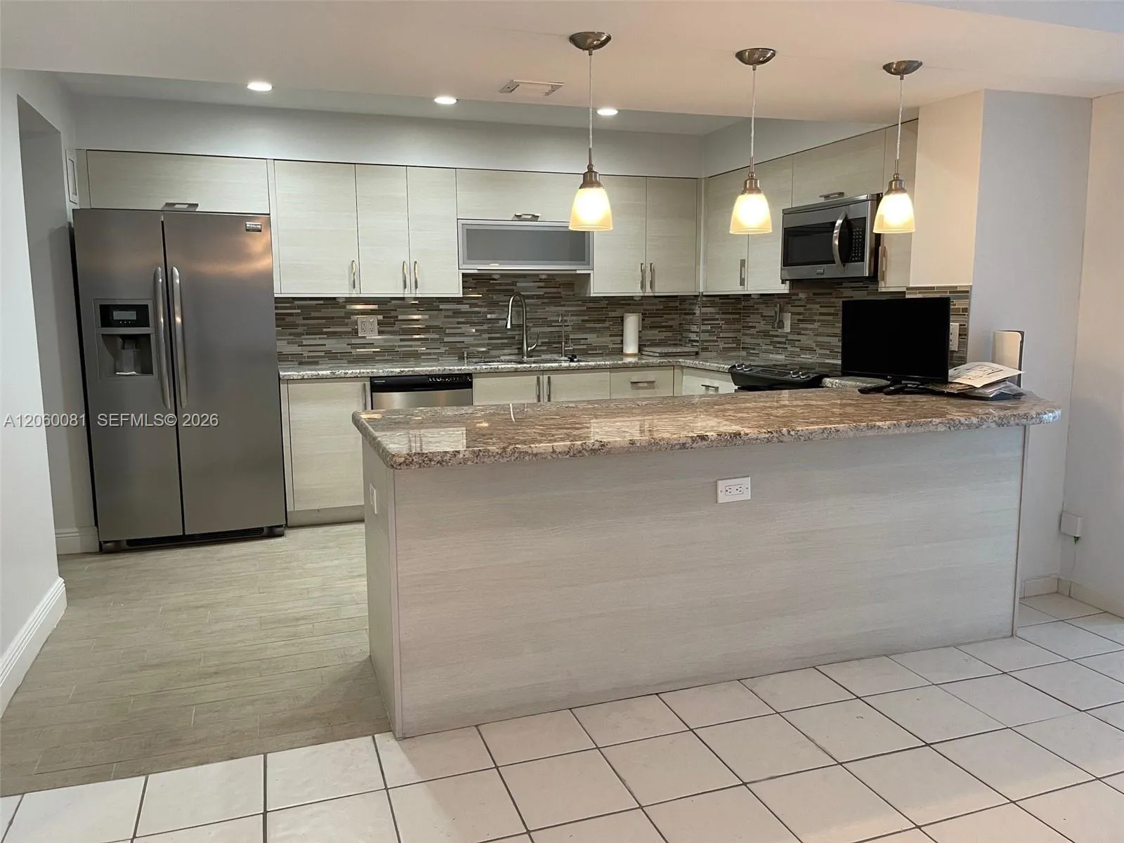 Foto de propiedad en 5825 Collins Avenue 7B, Miami Beach, FL 33140 Miami Beach con MLS# 