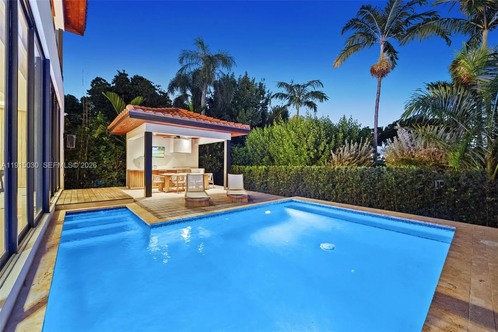 Foto de propiedad en 5831 Alton Road, Miami Beach, FL 33140 Miami Beach con MLS# 