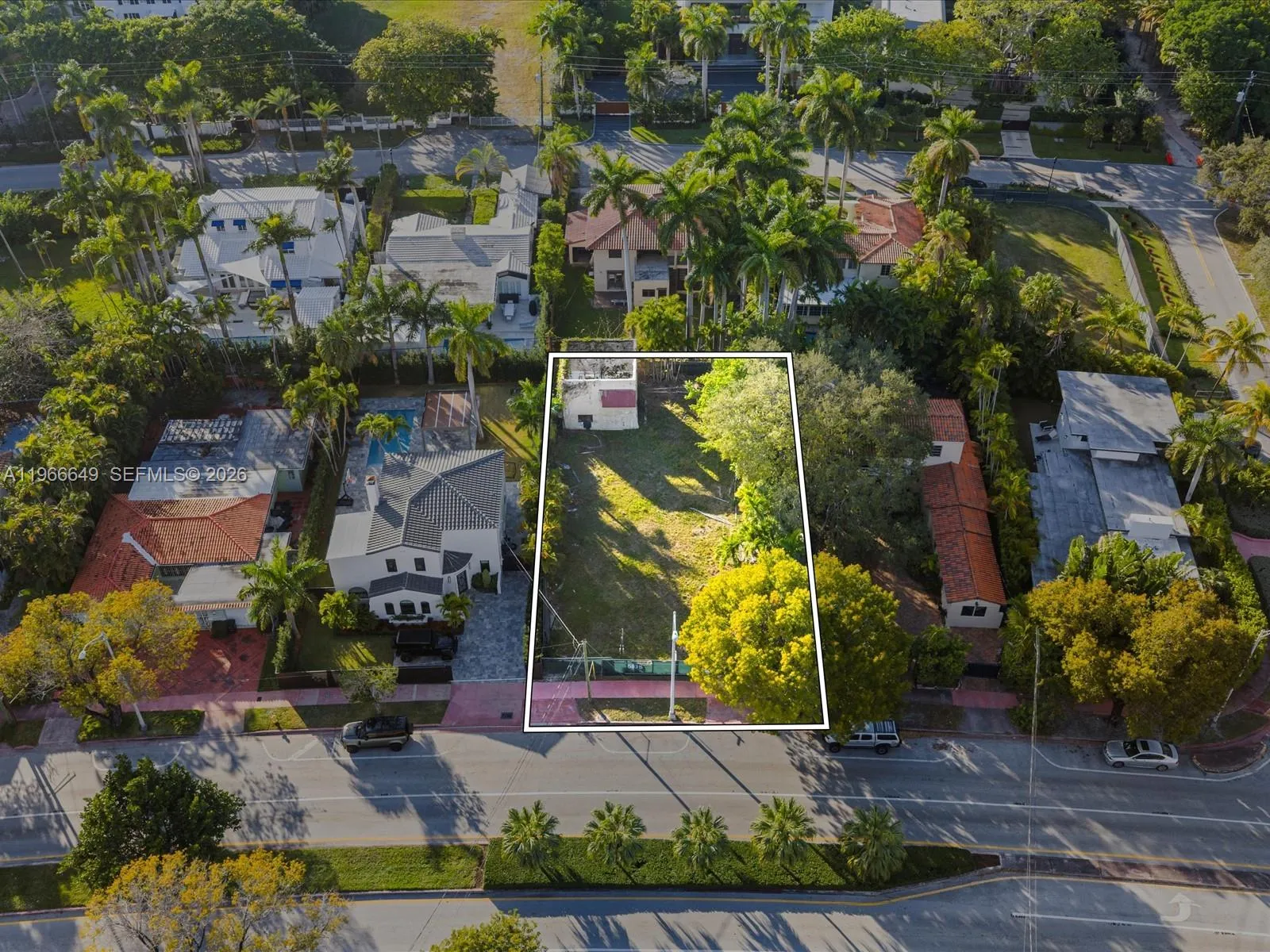 Foto de propiedad en 5838 Alton Road, Miami Beach, FL 33140 Miami Beach con MLS# 