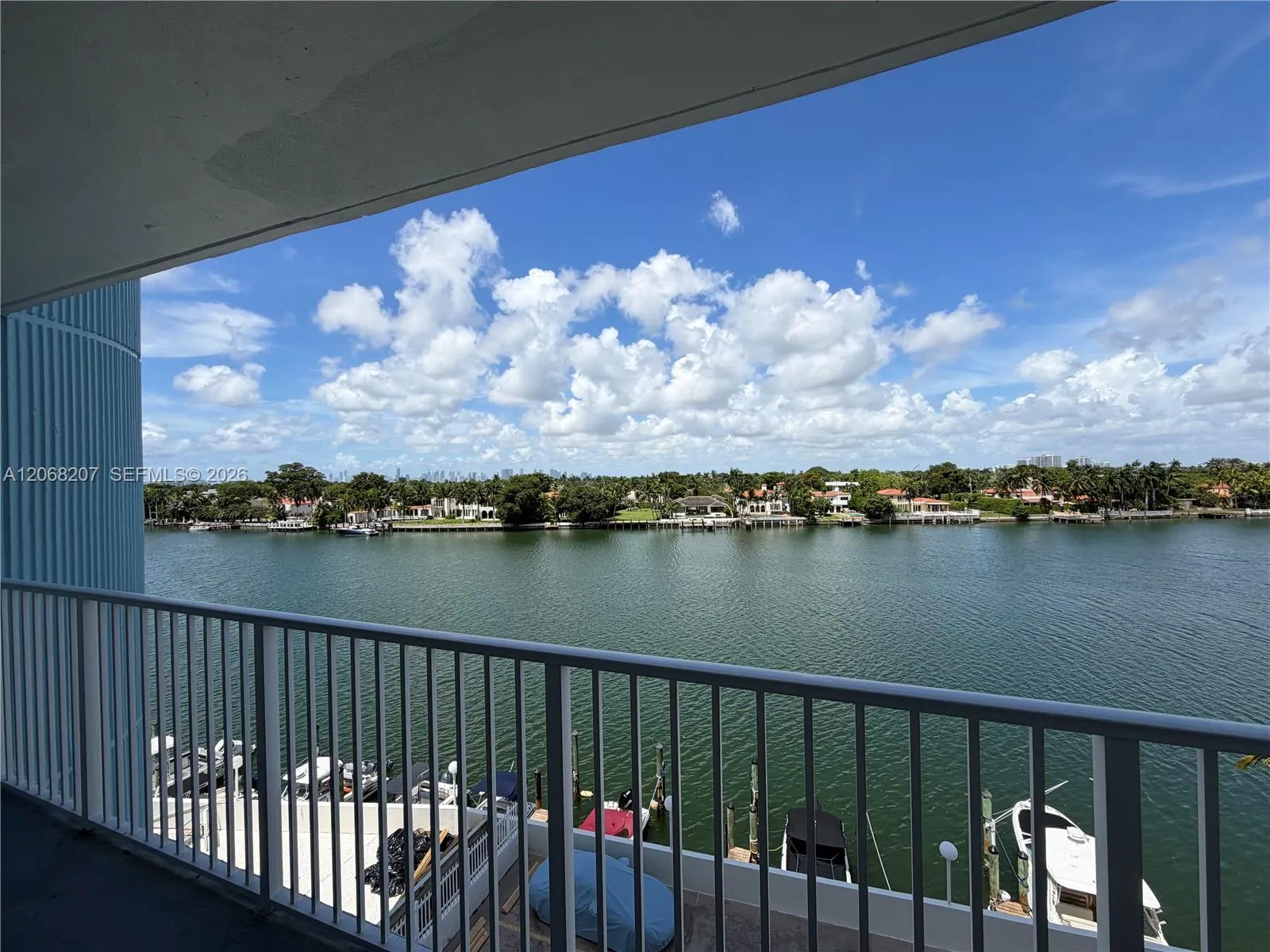Foto de propiedad en 5838 Collins Avenue 4A, Miami Beach, FL 33140 Miami Beach con MLS# 