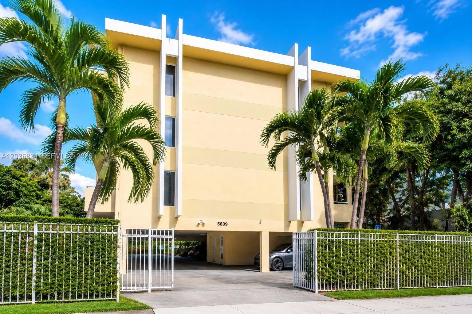 Alquilada 5839 SW 74th Terrace 103, South Miami, FL 33143, South Miami, FL 33143