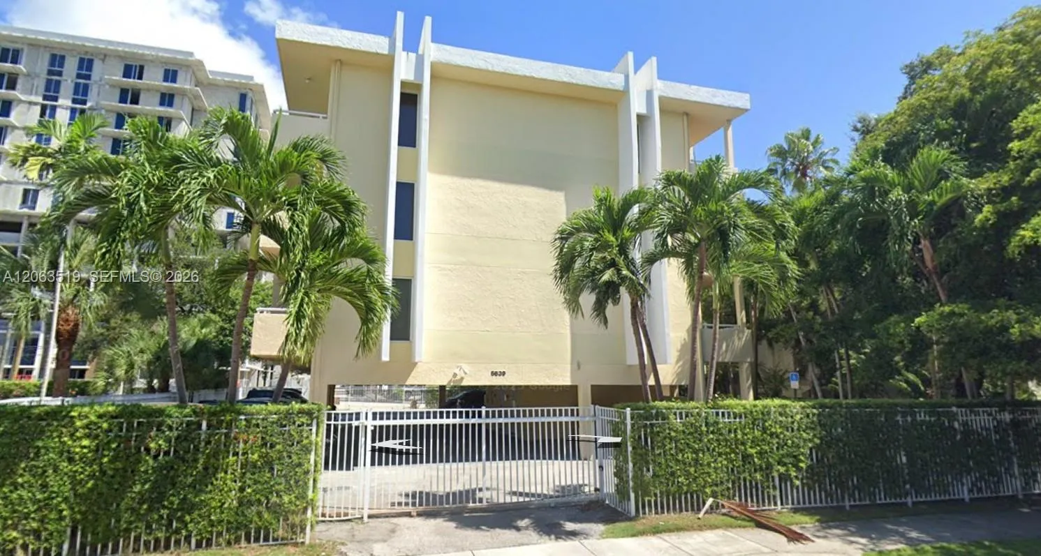 En Venta 5839 SW 74th Terrace 201, South Miami, FL 33143, South Miami, FL 33143