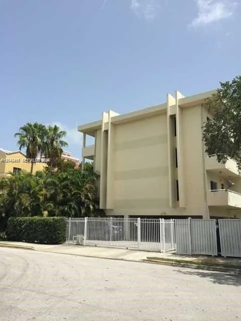 Alquilada 5839 SW 74th Terrace 203, South Miami, FL 33143, South Miami, FL 33143