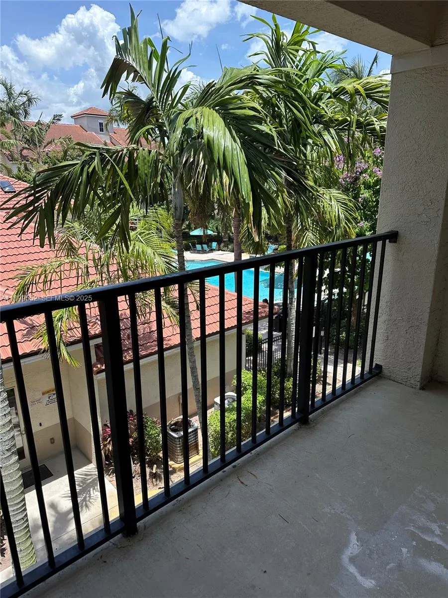 Foto de propiedad en 5840 W Sample Road 306, Coral Springs, FL 33067 Coral Springs con MLS# 