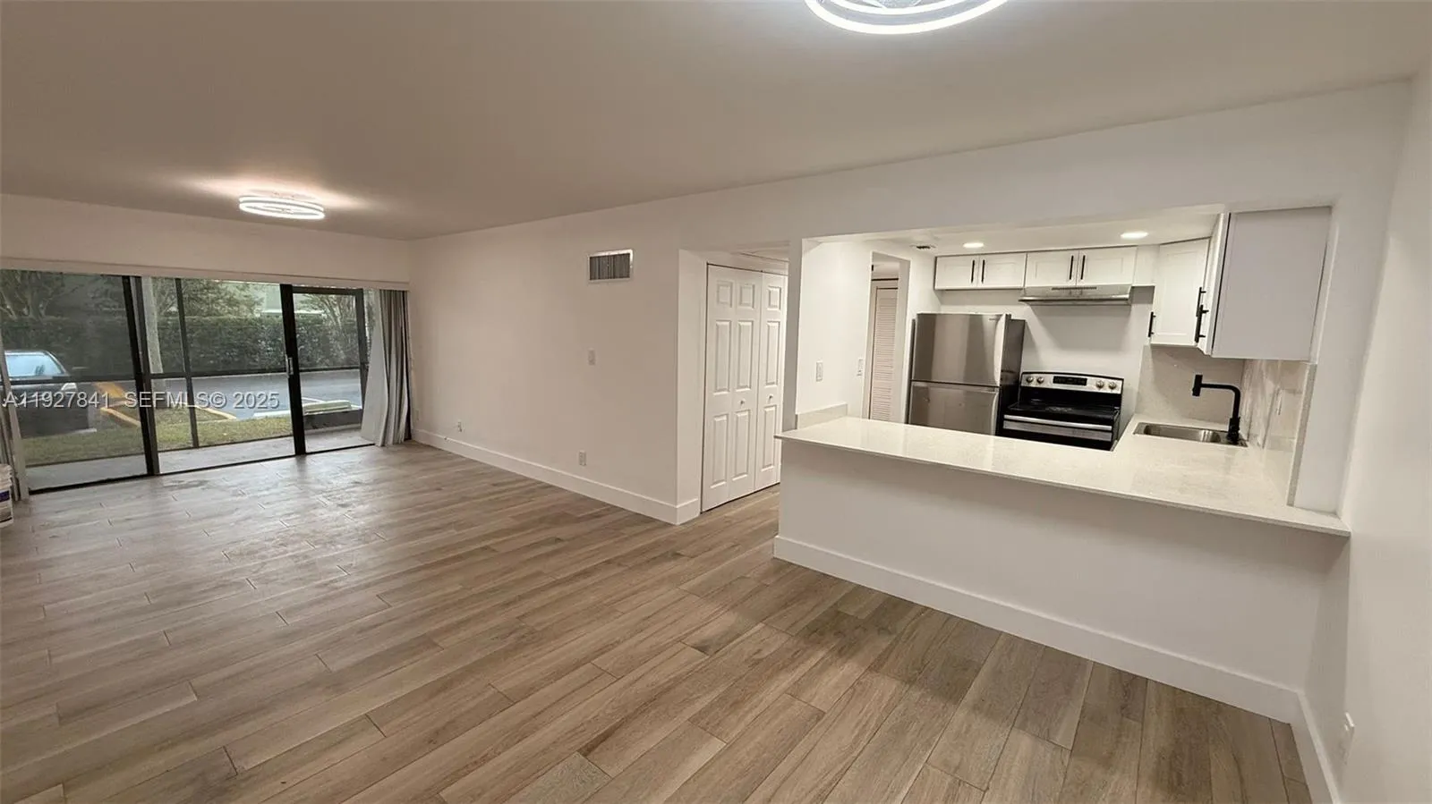 Foto de propiedad en 5845 Washington Street 65, Hollywood, FL 33023 Hollywood con MLS# 