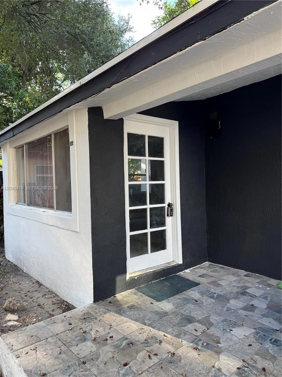 En Renta 585 NE 163rd Street 1, Miami, FL 33162, Miami, FL 33162