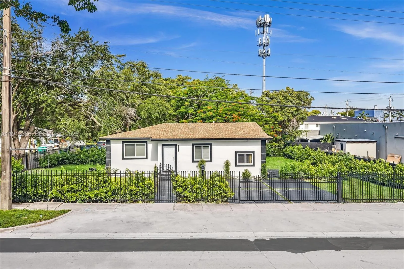 Foto de propiedad en 5850 NE 3rd Avenue, Miami, FL 33137 Miami con MLS# 