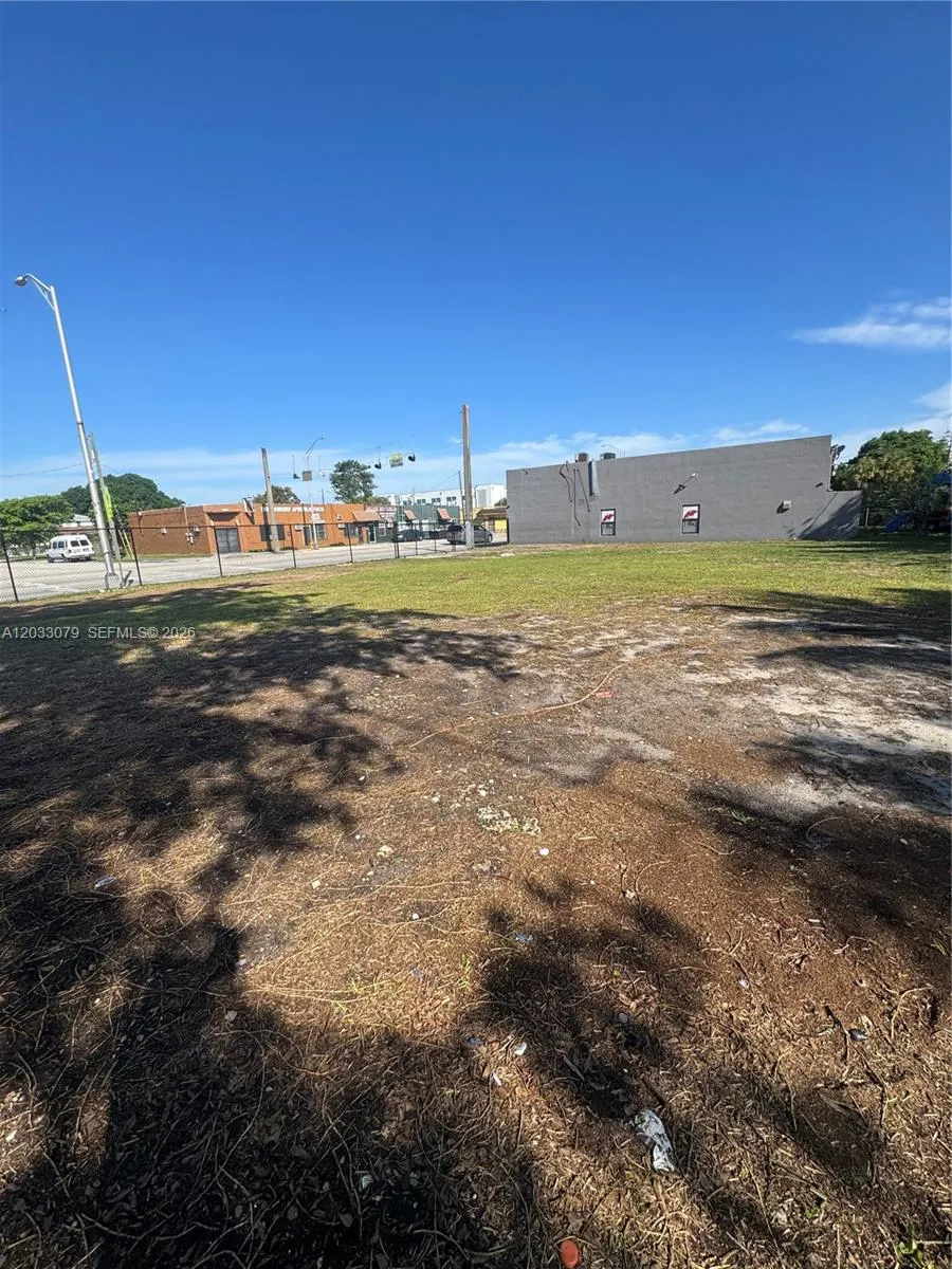 En Venta 5851 NW 17th Avenue, Miami, FL 33142, Miami, FL 33142