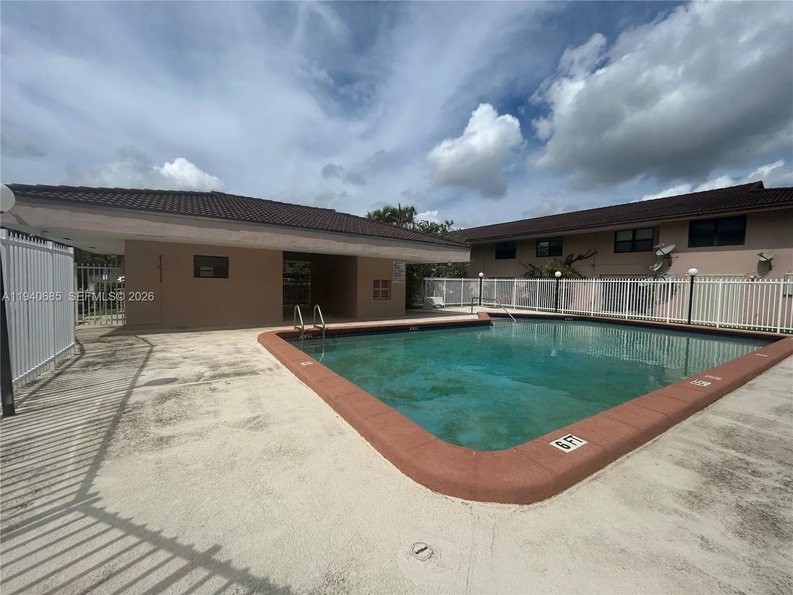Foto de propiedad en 5851 W 20th Avenue 409, Hialeah, FL 33012 Hialeah con MLS# 