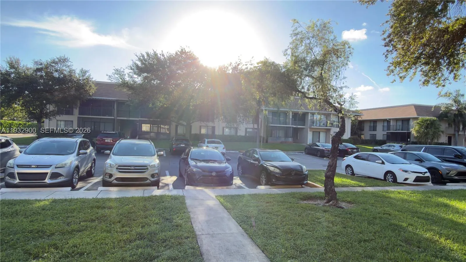 Foto de propiedad en 5855 Washington Street 90, Hollywood, FL 33023 Hollywood con MLS# 