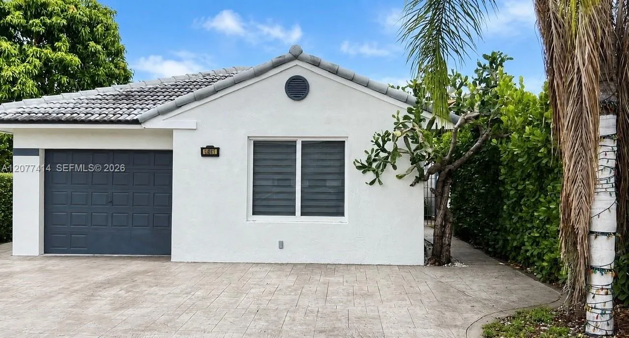 En Venta 5861 SW 149th Court, Miami, FL 33193, Miami, FL 33193