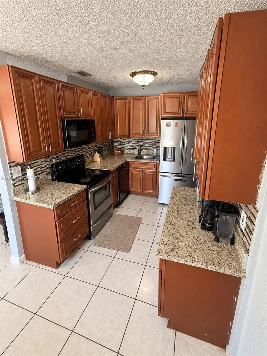 Foto de propiedad en 5871 NW 41st Terrace, North Lauderdale, FL 33319 North Lauderdale con MLS# 