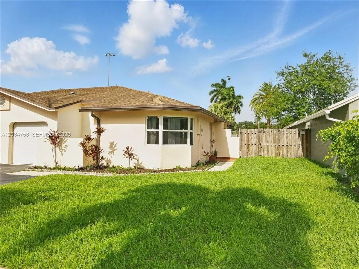 Foto de propiedad en 5874 SW 97th Terrace, Cooper City, FL 33328 Cooper City con MLS# 
