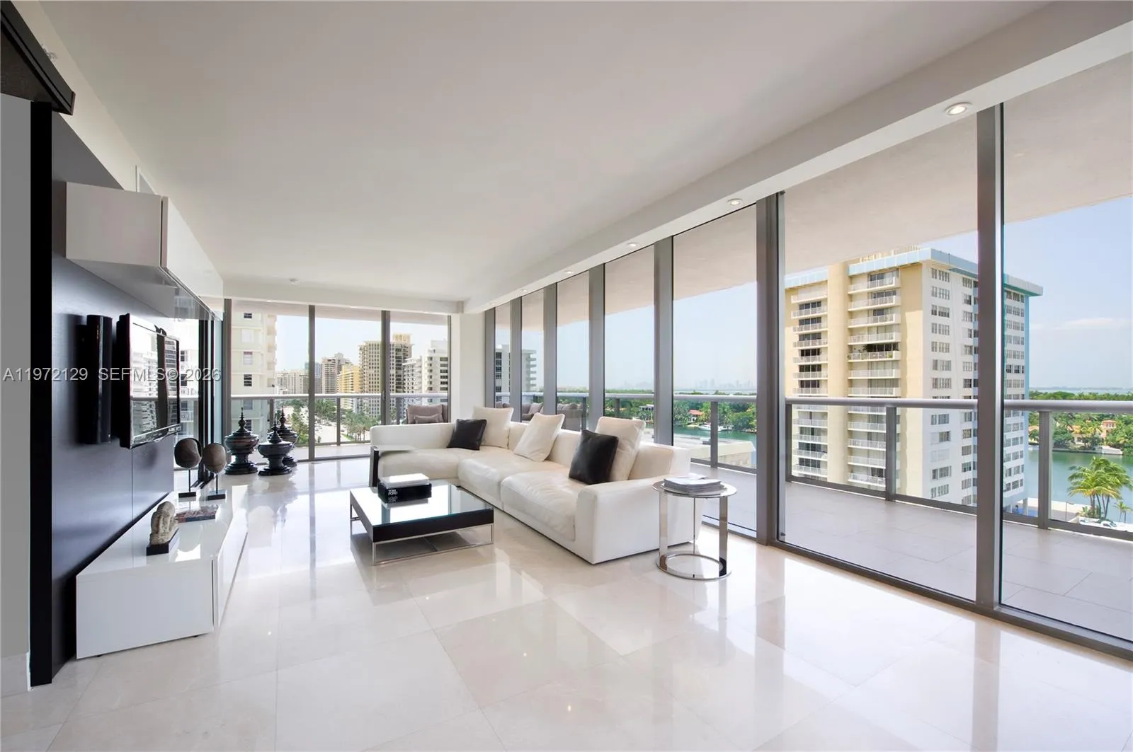 Foto de propiedad en 5875 Collins Avenue 1008, Miami Beach, FL 33140 Miami Beach con MLS# 