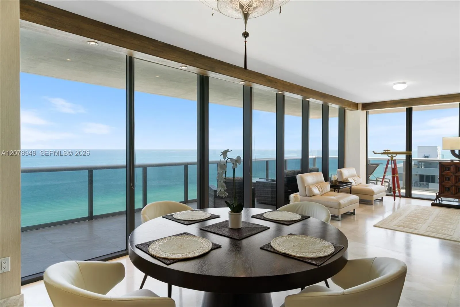 Foto de propiedad en 5875 Collins Avenue 1902, Miami Beach, FL 33140 Miami Beach con MLS# 