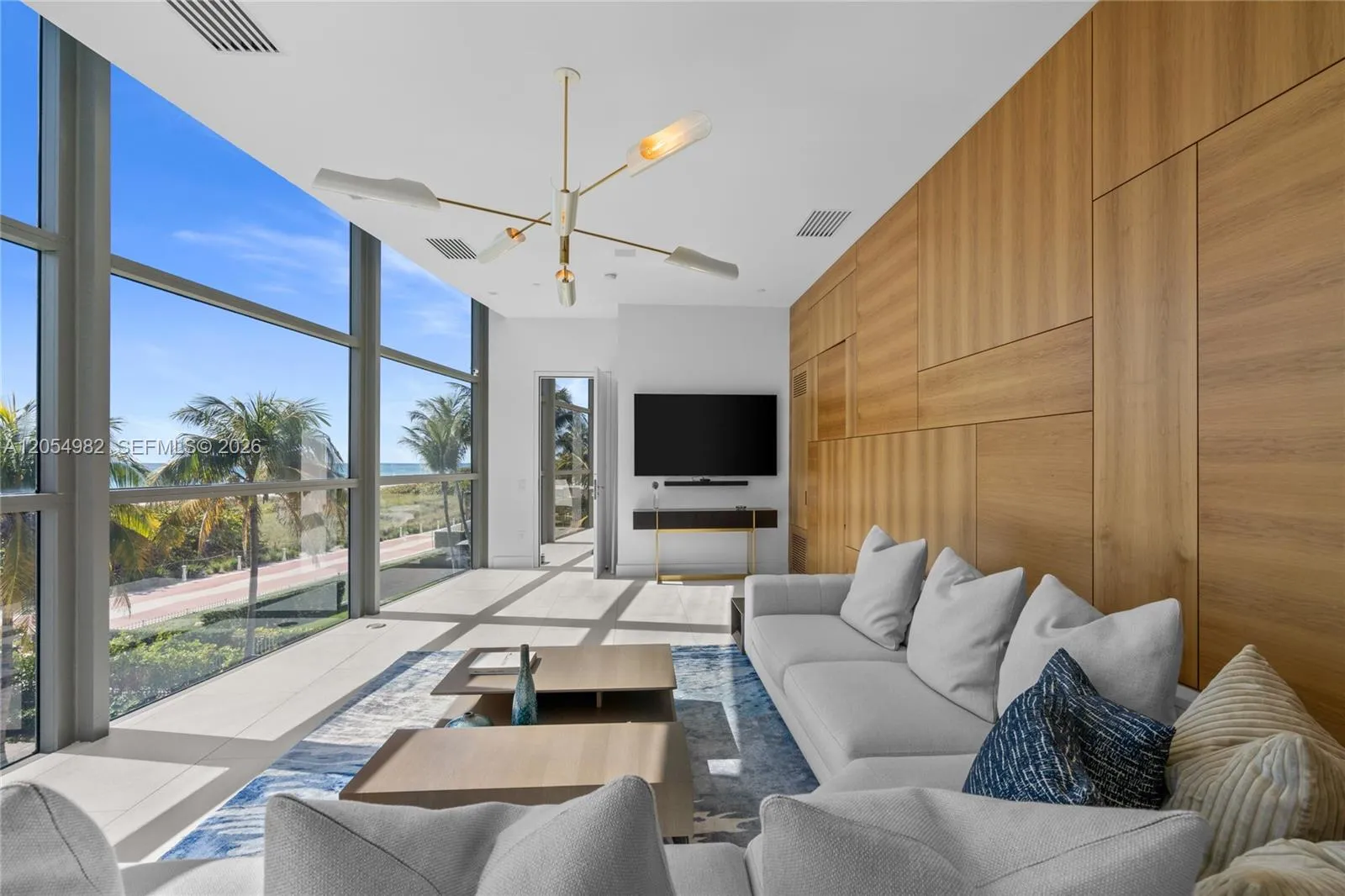 Foto de propiedad en 5875 Collins Avenue 401, Miami Beach, FL 33140 Miami Beach con MLS# 