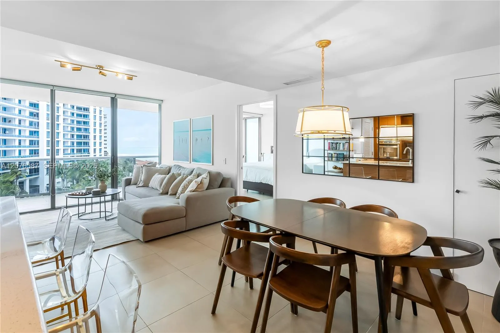 Foto de propiedad en 5875 Collins Avenue 903, Miami Beach, FL 33140 Miami Beach con MLS# 