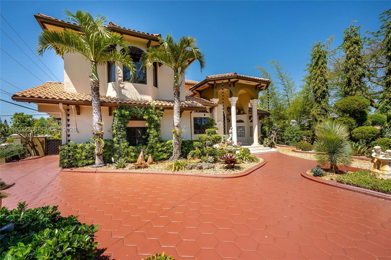 Foto de propiedad en 588 Miller Drive, Miami Springs, FL 33166 Miami Springs con MLS# 