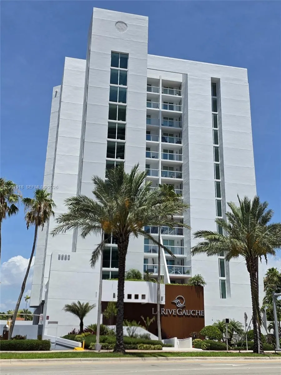 Foto de propiedad en 5880 Collins Avenue 302, Miami Beach, FL 33140 Miami Beach con MLS# 