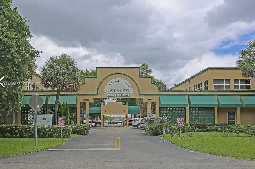 Foto de propiedad en 5881 NW 151st Street 203, Miami Lakes, FL 33014 Miami Lakes con MLS# 
