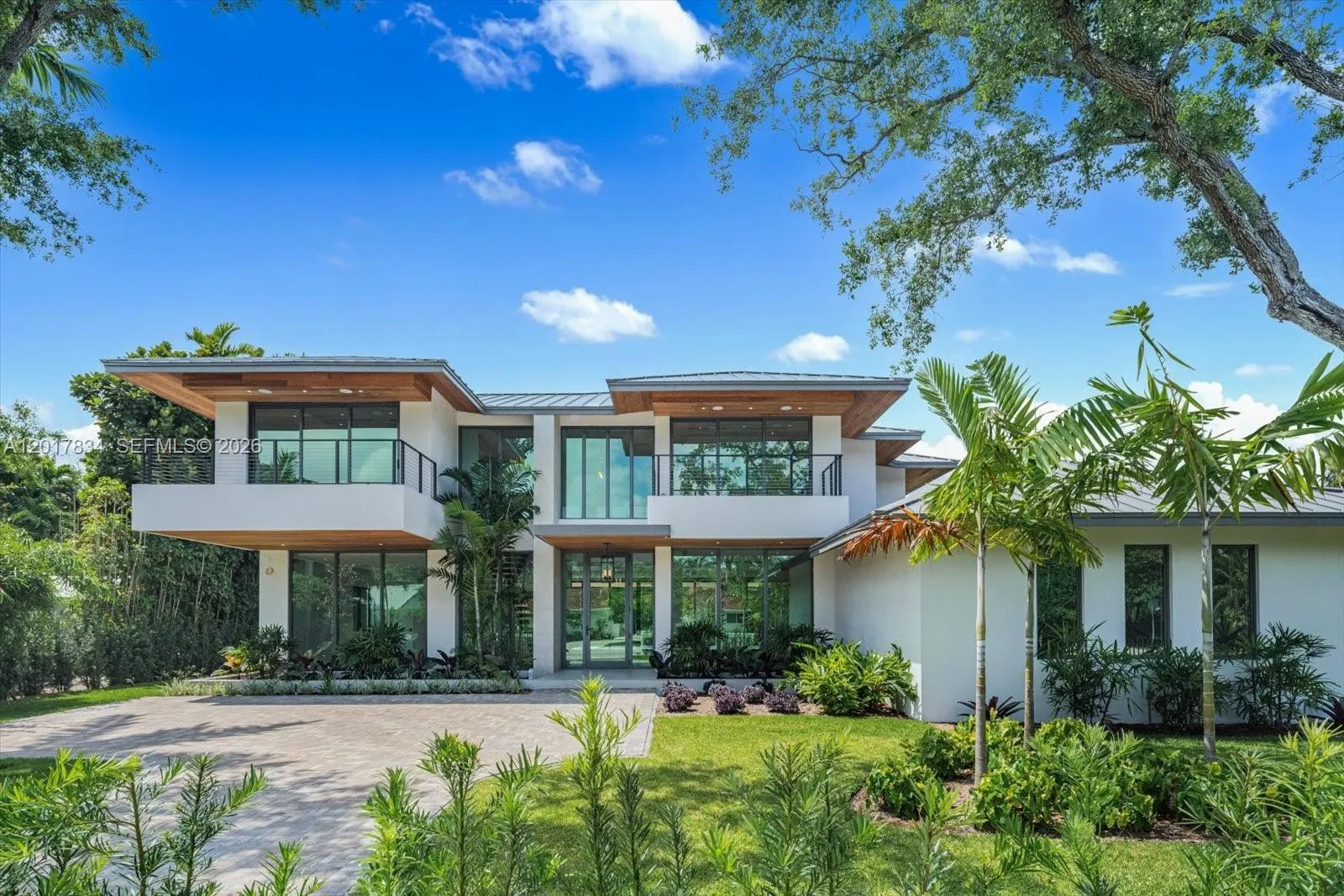 Foto de propiedad en 5890 SW 82nd Street, South Miami, FL 33143 South Miami con MLS# 