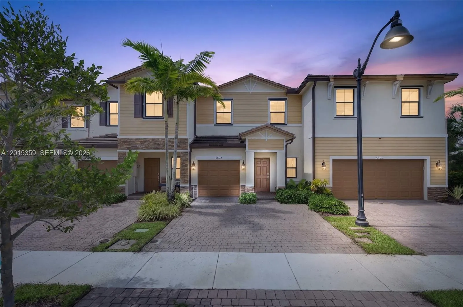 Foto de propiedad en 5892 Mustang Manor 5892, Davie, FL 33314 Davie con MLS# 