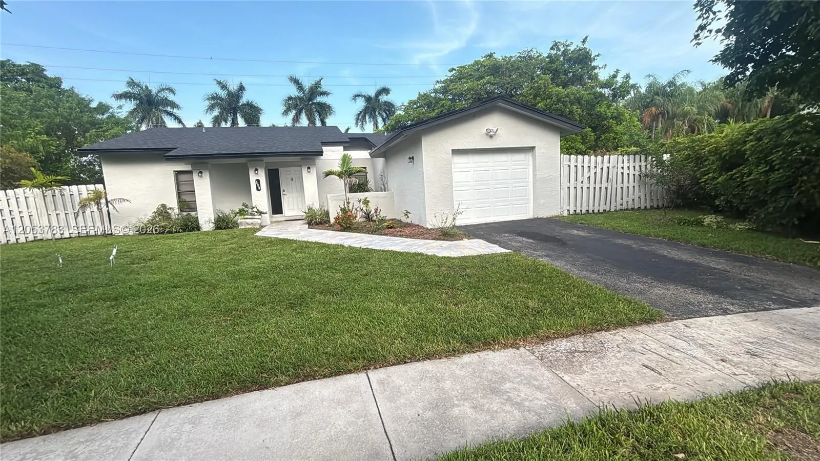 Foto de propiedad en 590 SW 166th Terrace, Weston, FL 33326 Weston con MLS# 