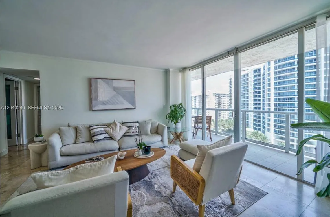 Foto de propiedad en 5900 Collins Avenue 1406, Miami Beach, FL 33140 Miami Beach con MLS# 