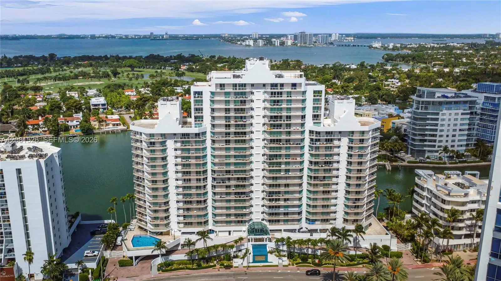 Foto de propiedad en 5900 Collins Avenue 2304, Miami Beach, FL 33140 Miami Beach con MLS# 