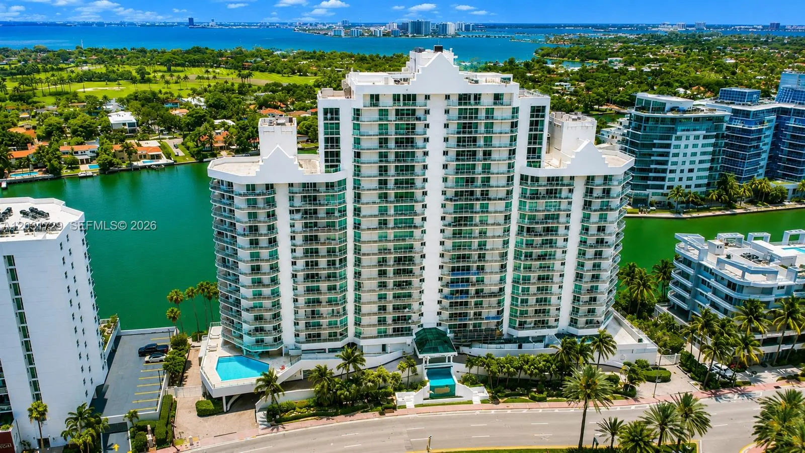 Foto de propiedad en 5900 Collins Avenue 601, Miami Beach, FL 33140 Miami Beach con MLS# 