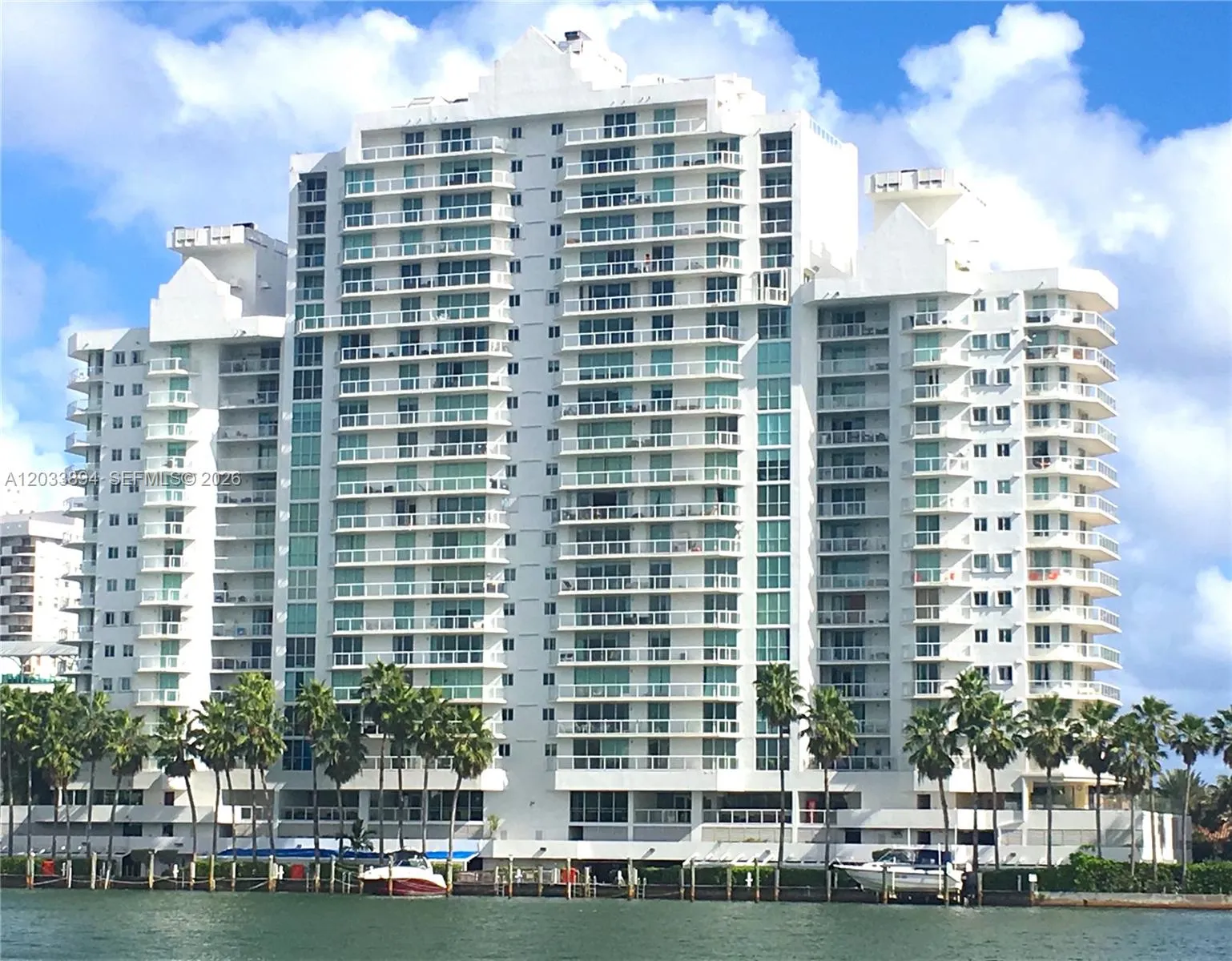 Foto de propiedad en 5900 Collins Avenue 906, Miami Beach, FL 33140 Miami Beach con MLS# 