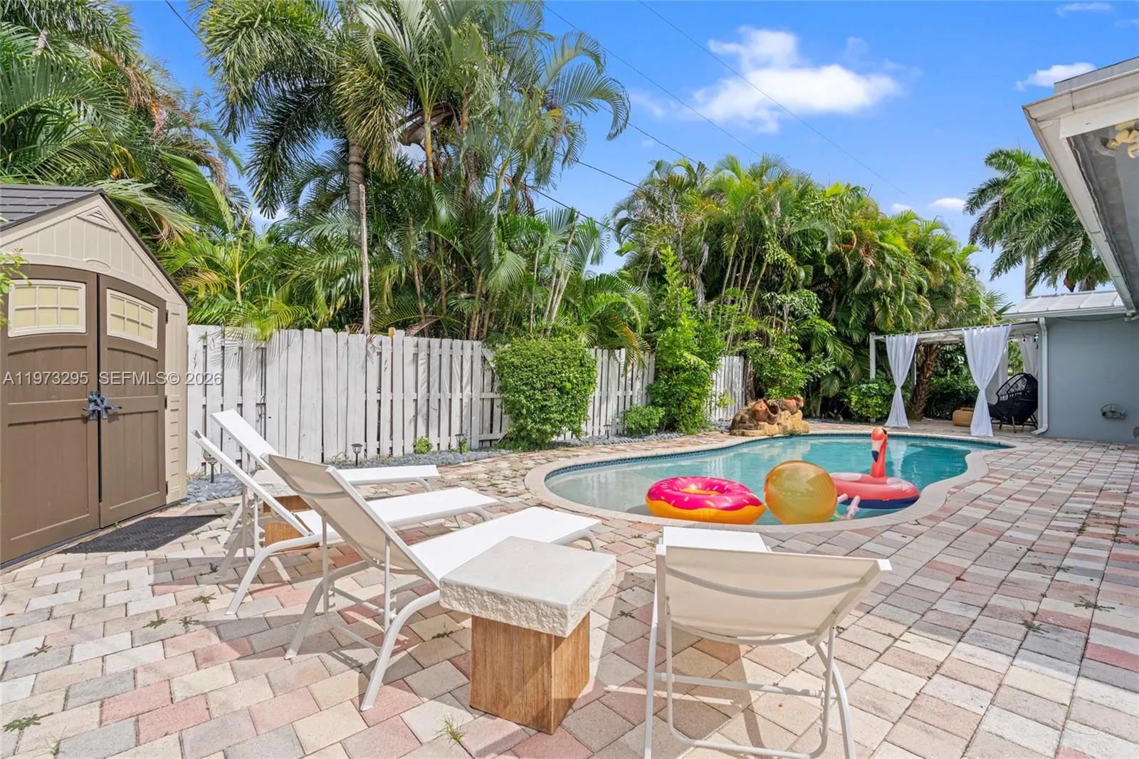 Foto de propiedad en 5900 NE 15th Avenue, Fort Lauderdale, FL 33334 Fort Lauderdale con MLS# 