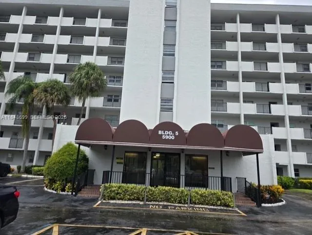 Foto de propiedad en 5900 NW 44th Street 701, Lauderhill, FL 33319 Lauderhill con MLS# 