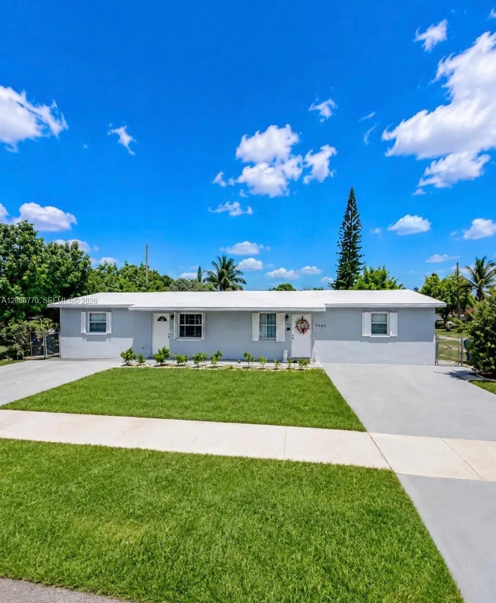 Foto de propiedad en 5901 Garfield Street, Hollywood, FL 33021 Hollywood con MLS# 
