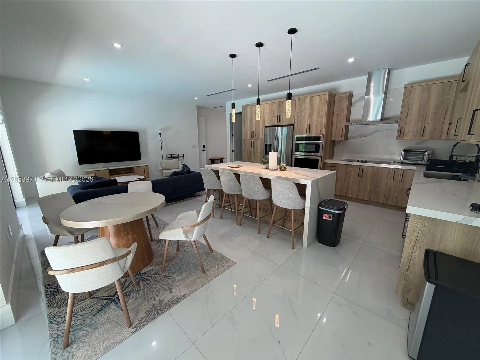 Foto de propiedad en 5901 SW 64th Street, South Miami, FL 33143 South Miami con MLS# 
