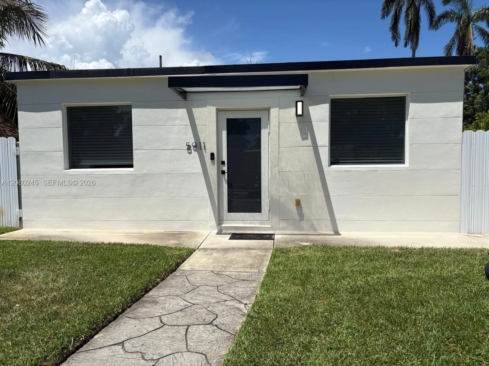 Foto de propiedad en 5911 SW 62nd Terrace, South Miami, FL 33143 South Miami con MLS# 