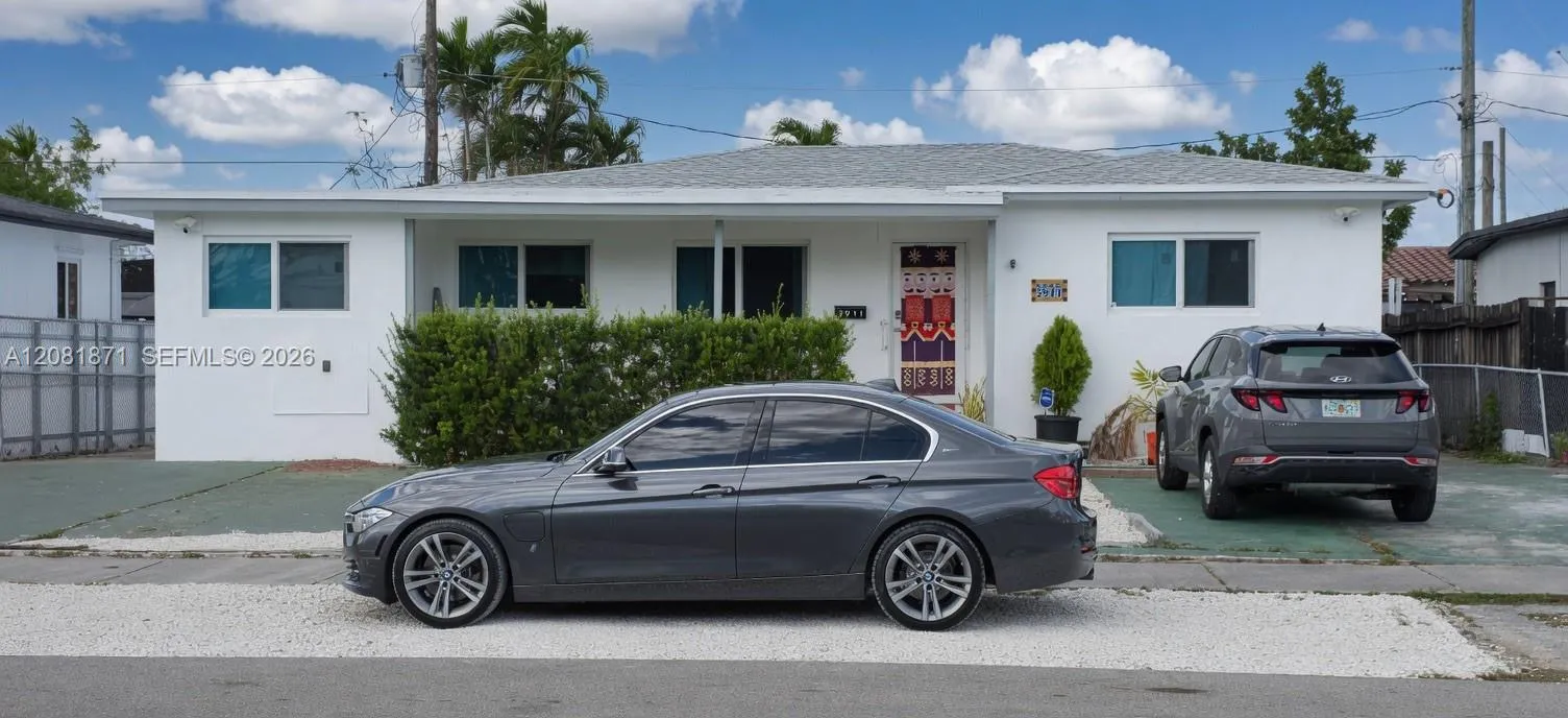 Foto de propiedad en 5911 SW 6th Street 2, Miami, FL 33144 Miami con MLS# 